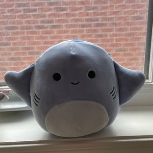 Aziza Stingray Squishmallow !